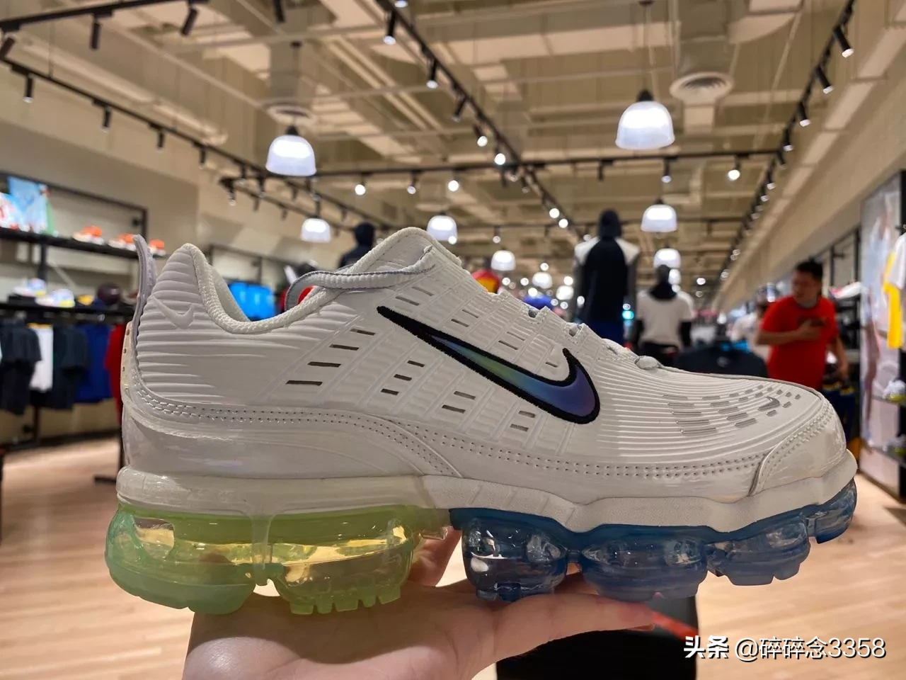 3000块钱买一双鞋月入多少