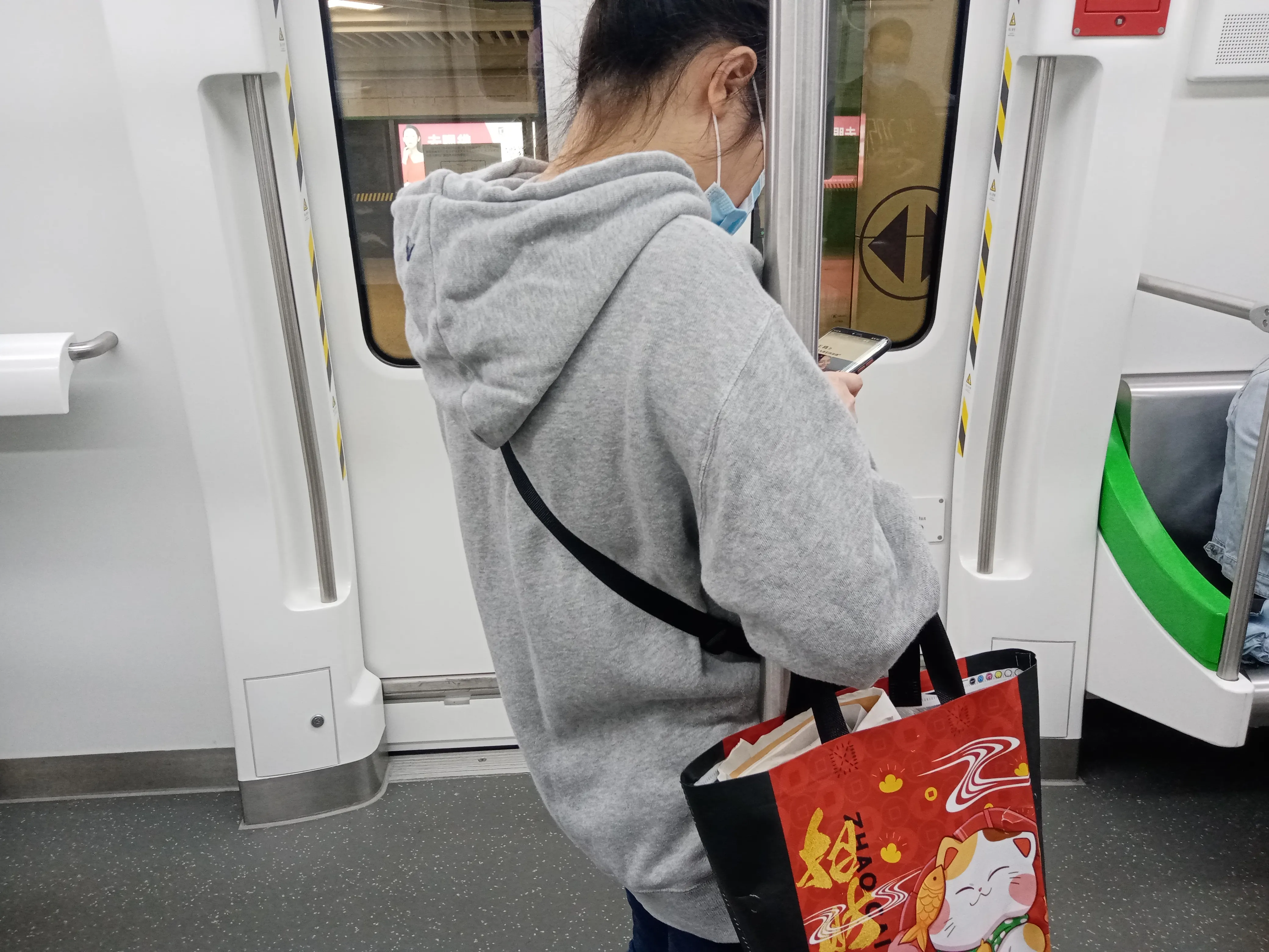 卖华夏保险月入几十万