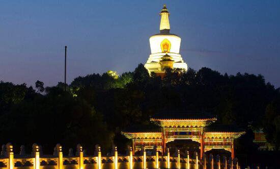 北海公园白塔灵异事件,半夜鬼魂肆虐被塔下罗汉镇压