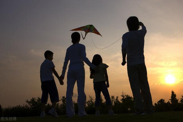 姐姐为什么一定要让着弟弟,“姐姐”就一定要让着“弟弟”吗？醒醒吧