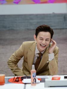 何炅断背门,你们觉得何炅是个什么样的人？