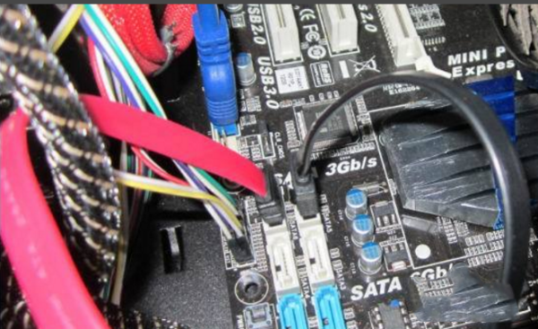 电脑硬盘电源线接法图解 3分钟学会接硬盘电源线