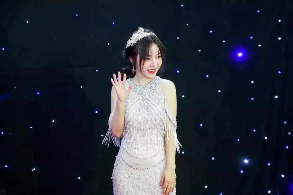 64b7ac99ff734084bd0691c51ff93893 咪蒙事件是怎么回事(“咪蒙系”的末路:从百万粉丝到被封号,「青年大院」用了一年)