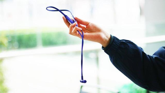 华为无线蓝牙耳机使用说明（一款挂脖子上高颜值的无线蓝牙耳机）