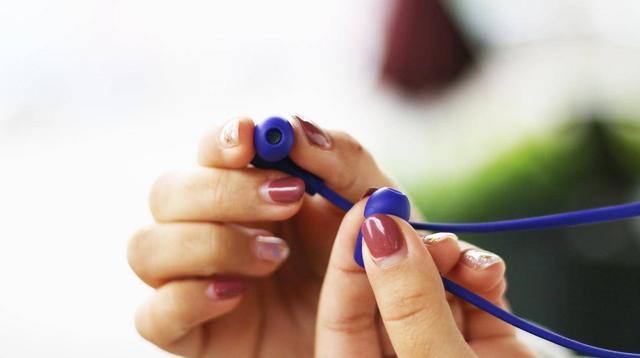 华为无线蓝牙耳机使用说明（一款挂脖子上高颜值的无线蓝牙耳机）