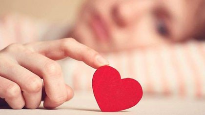 恋爱初期肢体接触时间表（暧昧期身体接触顺序）