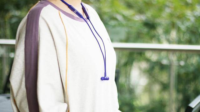 华为无线蓝牙耳机使用说明（一款挂脖子上高颜值的无线蓝牙耳机）