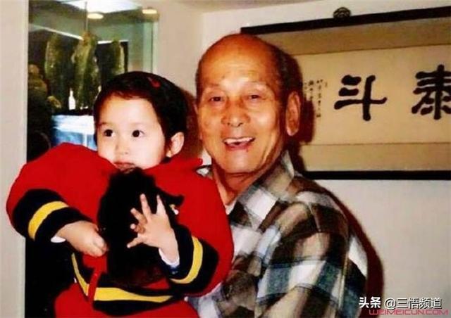 关晓彤满族原名叫什么（关晓彤个人简历资料）