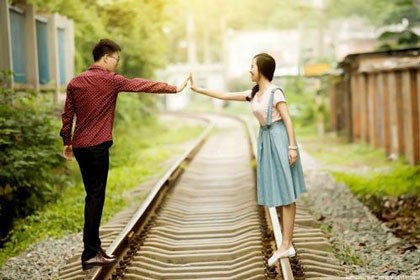 恋爱初期肢体接触时间表（暧昧期身体接触顺序）