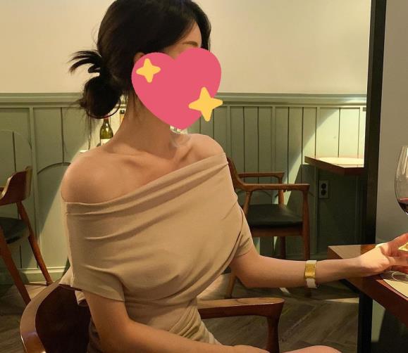 东航空姐淡江女神(Ashley)私拍佳作