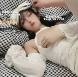 微胖的颜值女神《肉鸡蛋饼》私拍合集