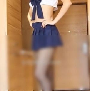 艺术学院大学生嫩妹《苒悦悦》酒店私拍