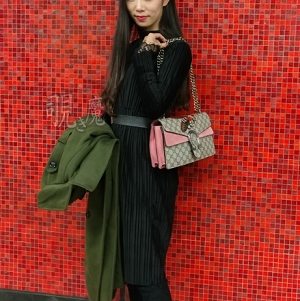 小嫩模，各种奇葩姿势