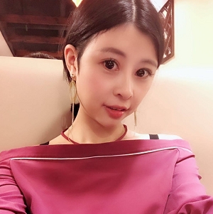 已婚少女巨兔白嫩合集