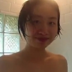 身高175的长腿留学生和外国男友浴室大片