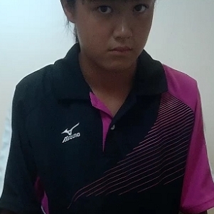 体育训练馆拍摄 好多暑假来练习网球的学妹