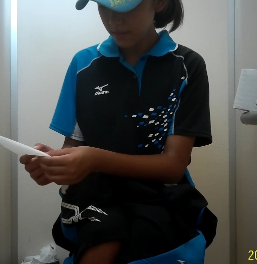 体育训练馆拍摄 好多暑假来练习网球的学妹