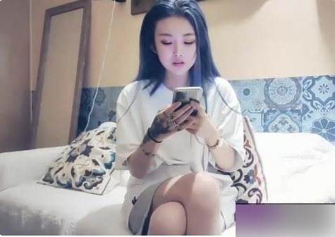 九一某探花约拍高颜值蓝头发高冷女神