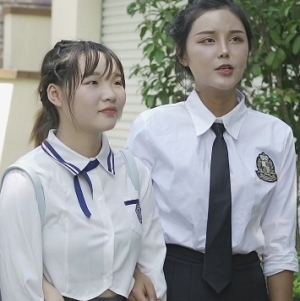 精东影业-JD071艺校学妹之家