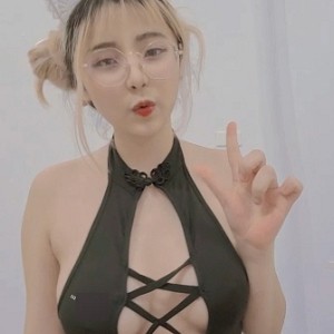 OF付费女神《Linhi_Cute》&《Yuumeilyn》联袂献上7.14G视频