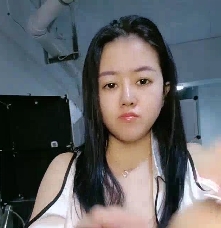 六六社-温柔气质美熟女，下班后宿舍内妩媚释放压力，情调道具自玩流出