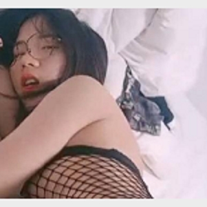 p站素人可爱调皮小姐姐网袜黑丝穿搭教程