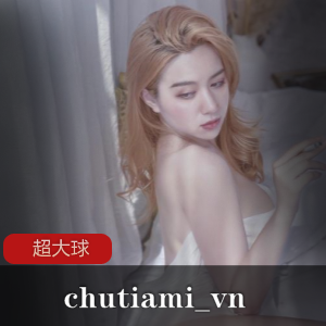 onlyfans欧美风网红(chutiami_vn)搭配抹熊白裙,大方展示极品身材