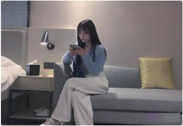 虎牙超人气宅男粉精选网红兰兰鹿鹿yuanjiao门事件绝版合集正片抖音精选7V-2.5G度盘