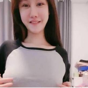 绝色女神的魅力尽显，令人心动的耶耶奶———————魔鬼身材的绝色女神，引发无尽的遐想———————大长腿的耶耶奶，散发出迷人的魅力