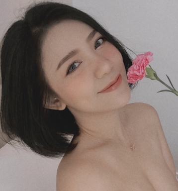 国外女网红Hannahowo的吃鸡合集，共25个视频和41张照片，文件大小为8.77GB，可在百度云资源下载。