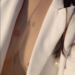 连体肉色丝袜户外全方位展示展示视频