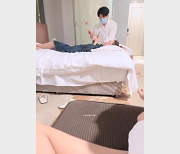 男师傅三人游自拍按摩用嘴冲刺露脸身材超长视频