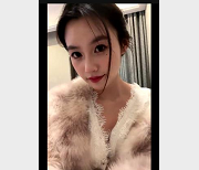 小雨儿女神自拍视频：素颜化妆惊艳变化，7V-1.6G产品推荐，粉丝必看！