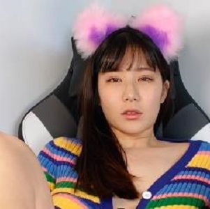 S女神8V-2.8G自拍特写直播，岛国姐姐与洋男友用嘴下载