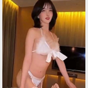 火爆韩国女团成员chung模特儿视频2V-600M，身材火爆套路婊WE大舅子金提莫