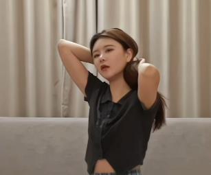 清纯学生妹超清3K自拍视频，时长35分钟，瘦黑发甜美声音后R麻了