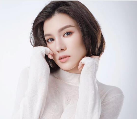 小明星网红蒋汶珊酒店自拍宣传作品视频1.3G露脸身材鲍鲍指J声音