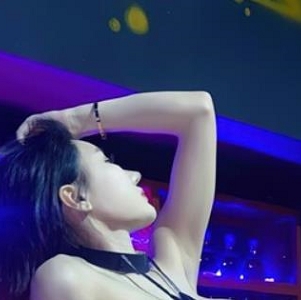 推特女神佳多饱:火辣身材尺度大,全方面才艺视频下载