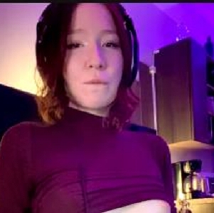 BadDragonSlayer合集：小姐姐OnlyFans巨型D就娆身材娇小硬抗巨W