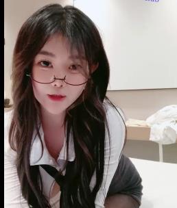 超级S眼镜萌妹自拍视频，1小时1分1秒曲线完美近镜头N子L，下载观看！