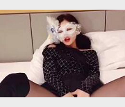 vivian姐:女神黑丝长靴露脸视频大放送