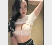 球膜早川奈子收费房KTV事件：1V-490M作者自拍热度揭秘