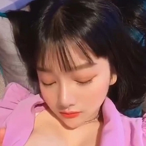 小尤奈抖音复出，福利姬资源大放送！M艾薇下载观看！