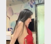 精选小姐姐CB自拍视频429M，变态女友身材颜值惊艳