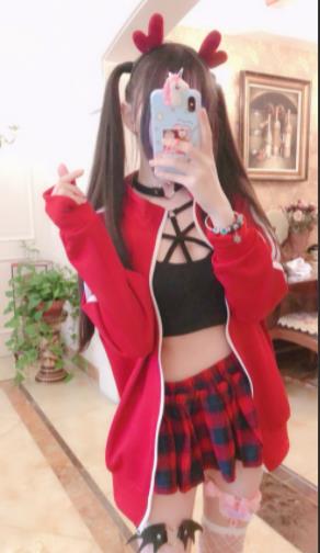 美少女三寸妹子私人定制视频，清纯可爱学生服装热舞高清观感，1集2.57G