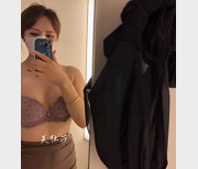 美杜莎私拍甄选9V-1.3G户外游艇三人游餐厅