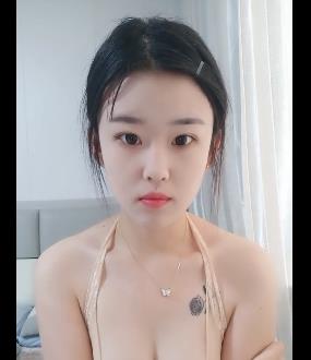 小灵儿3V视频，清晰画面，3.2G大小，下河仰泳无保护！