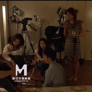 奇怪姐妹的X癖：3V-798M，时长1小时35分，麻豆出品，中韩关系十八禁下载观看