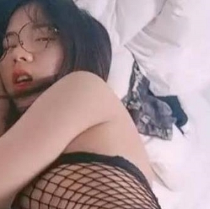 私拍小姐姐黑丝网袜水嫩镜娘1G资源冲