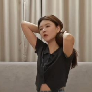 清纯学生妹超清3K自拍视频，时长35分钟，瘦黑发甜美声音后R麻了